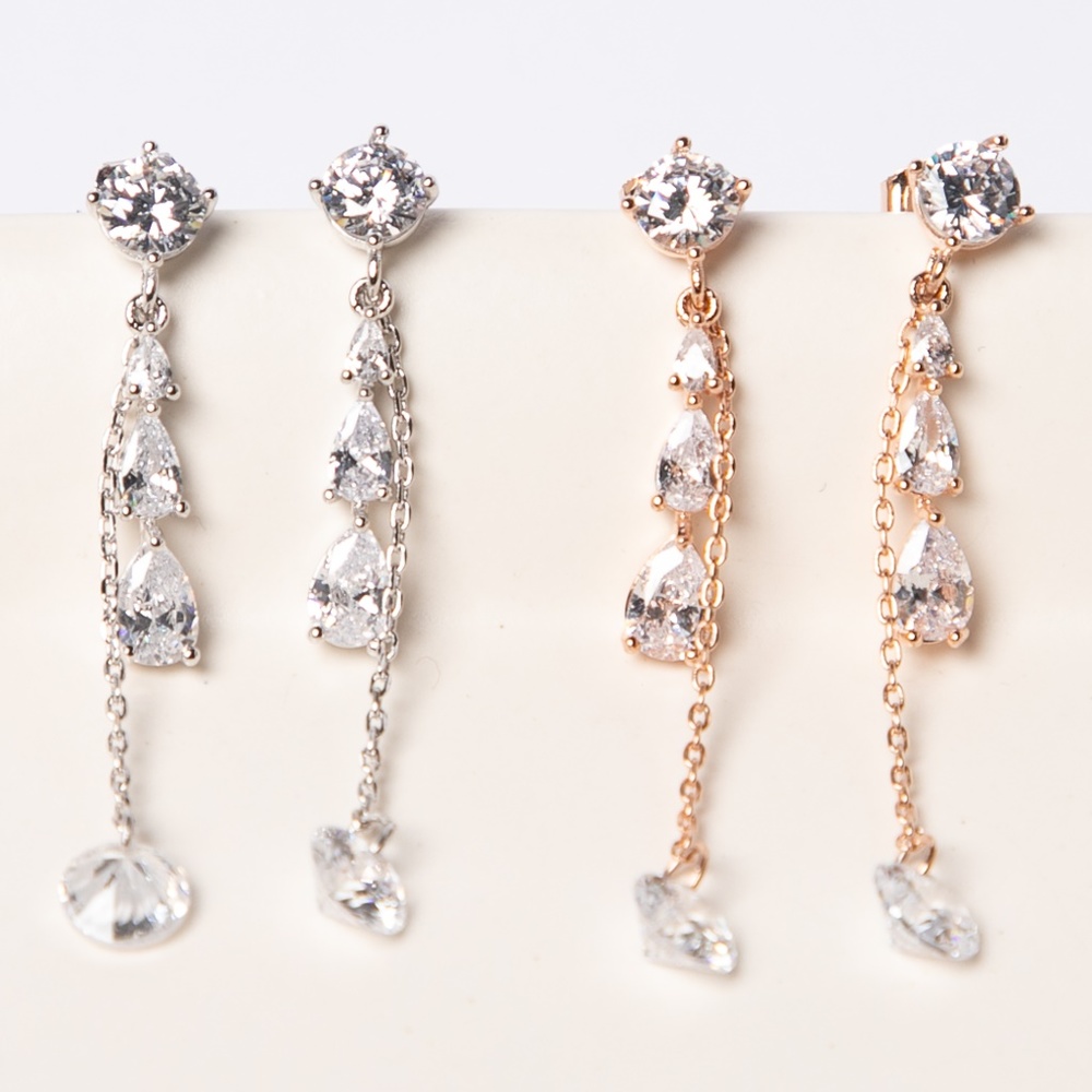 Shiny teardrop earrings